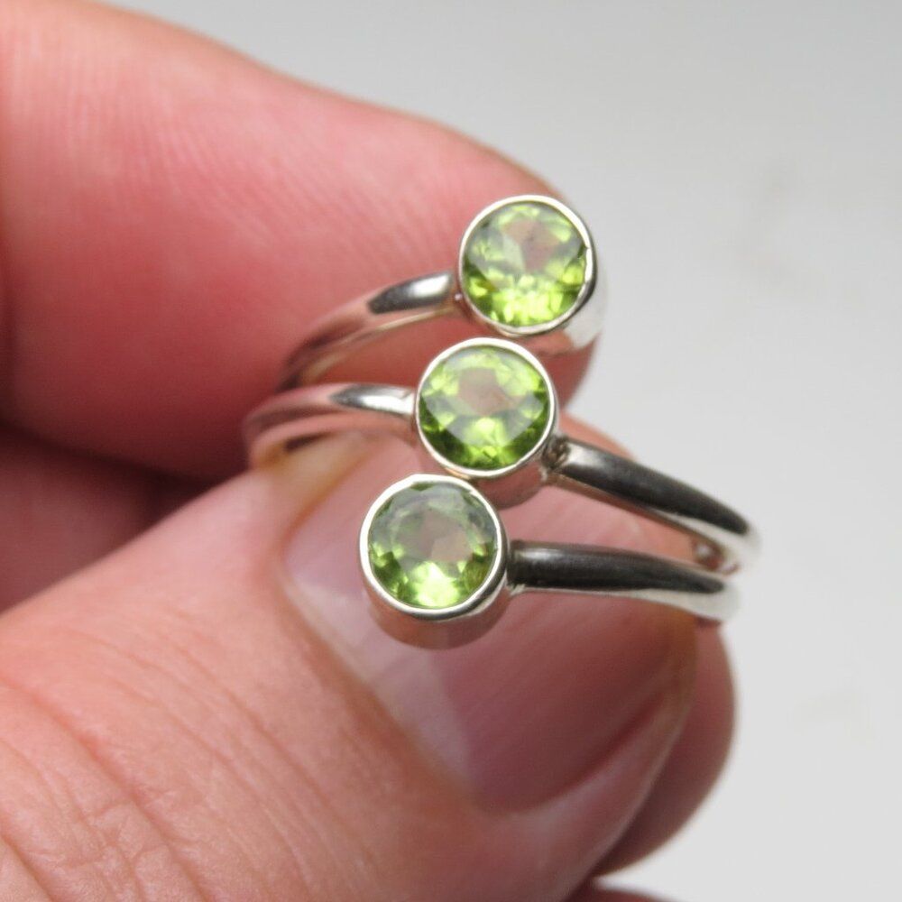 *925 Sterling Silver Peridot Ring